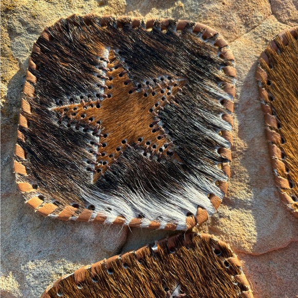 Cowhide square with star leather coasters set of 4 - Picture 5 of 8